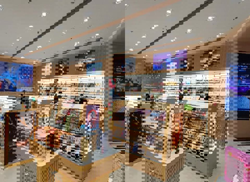 Essenzi Store Image 2