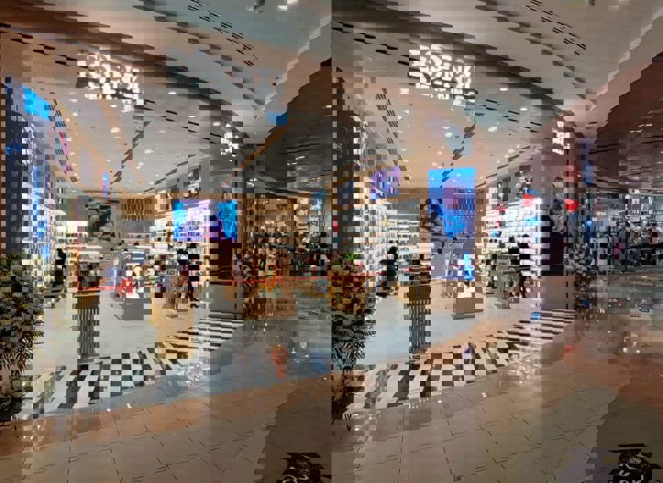 Essenzi Store Image 3